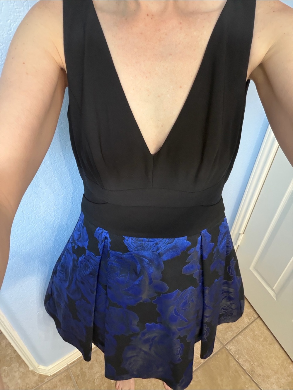XSCAPE Black Bodice with Royal Blue Floral Skirt Size 8 Holiday Dress